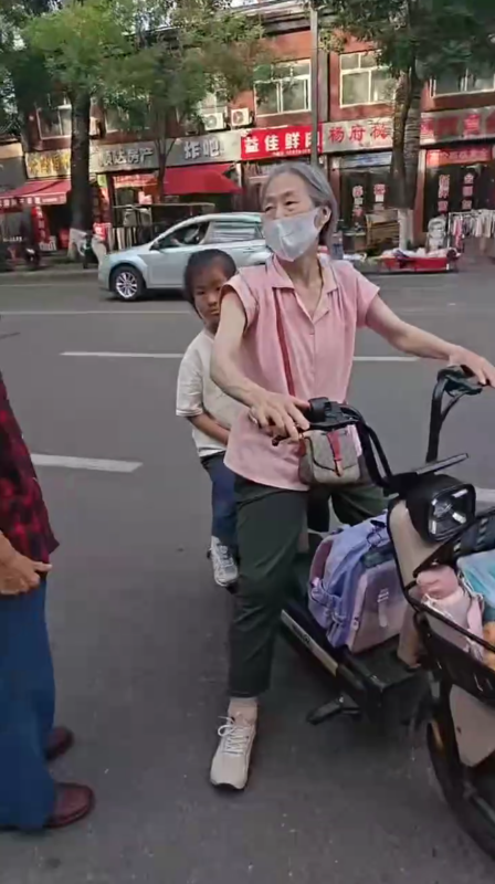【视频】这位阿姨是宫颈癌患者5年了，没喝醋蛋液之前，身体非常虚弱，现在身体体质好了很多，肚子也不疼了-智健家